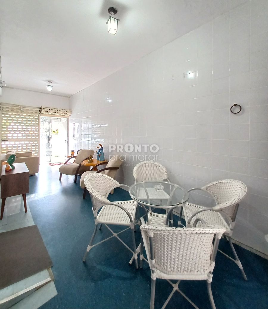 Casa, 8 quartos, 184 m² - Foto 1