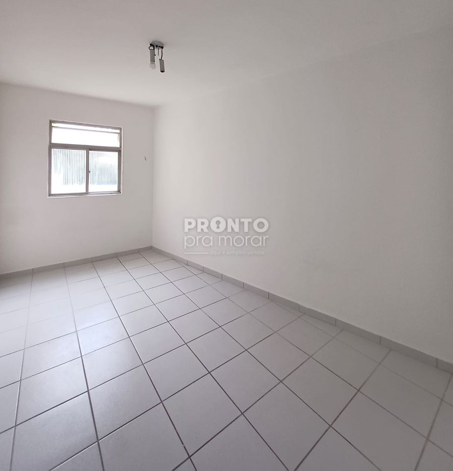  - Apartamento com 2 quartos em Espinheiro